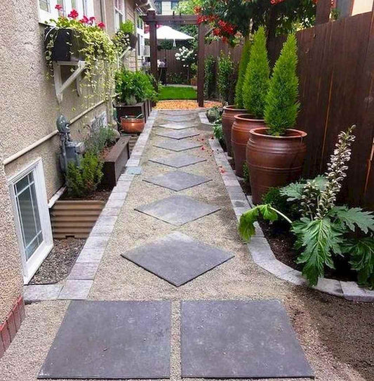 side yard walkwy using pavers